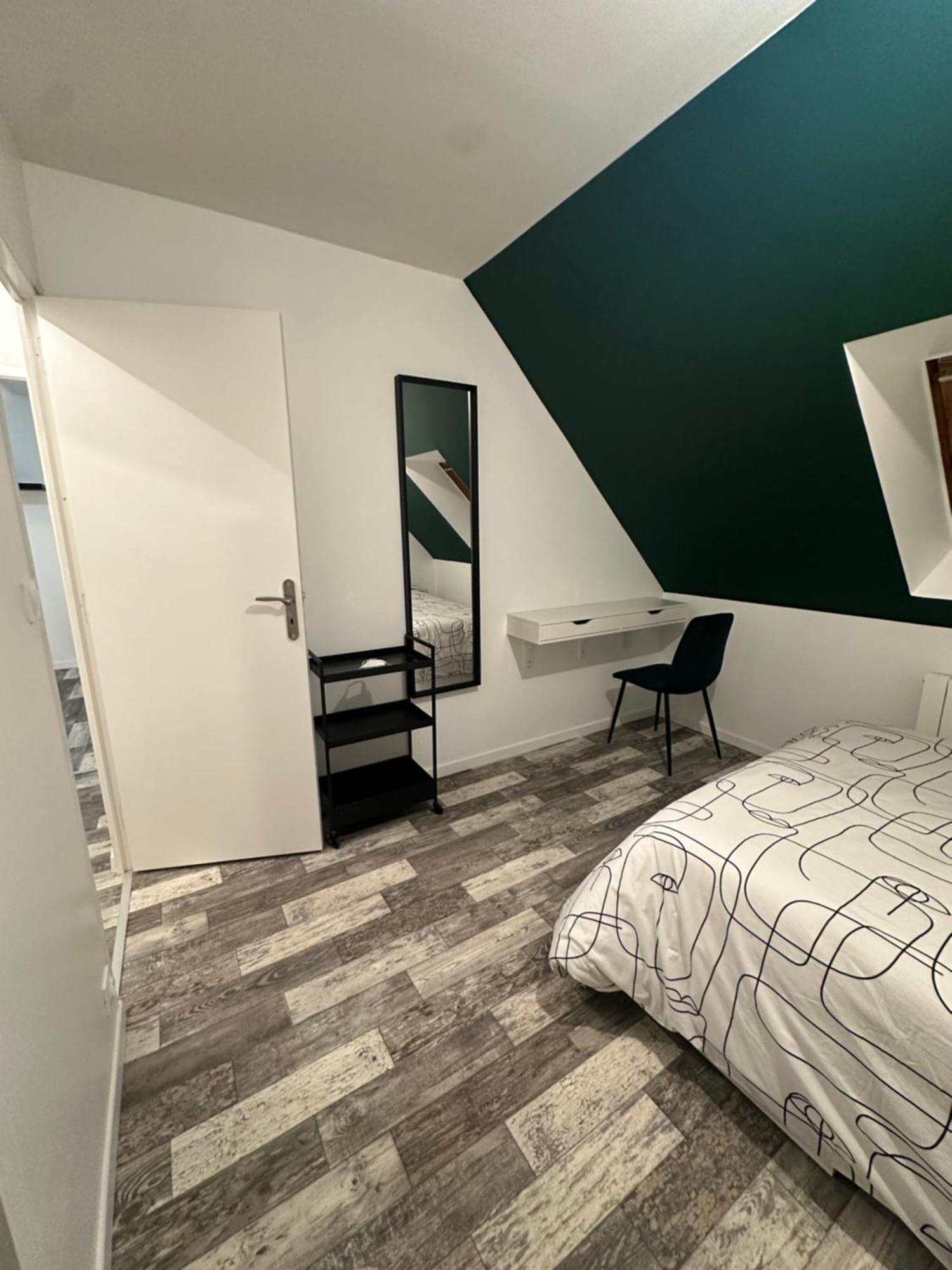 The House , Grand Parking, Proche Gare, Jardin, Jacuzzi * Saint-Brieuc