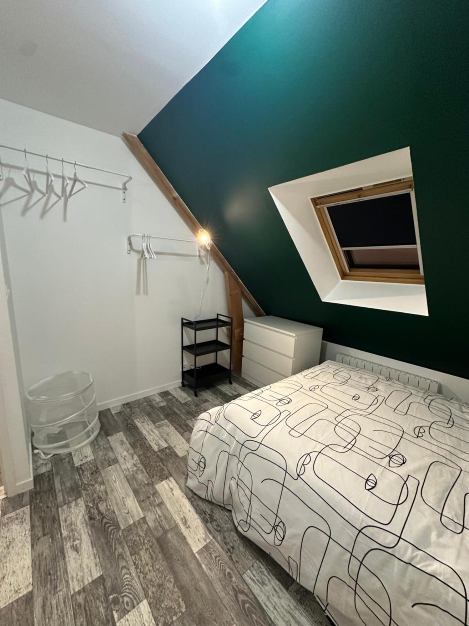 The House , Grand Parking, Proche Gare, Jardin, Jacuzzi * Saint-Brieuc
