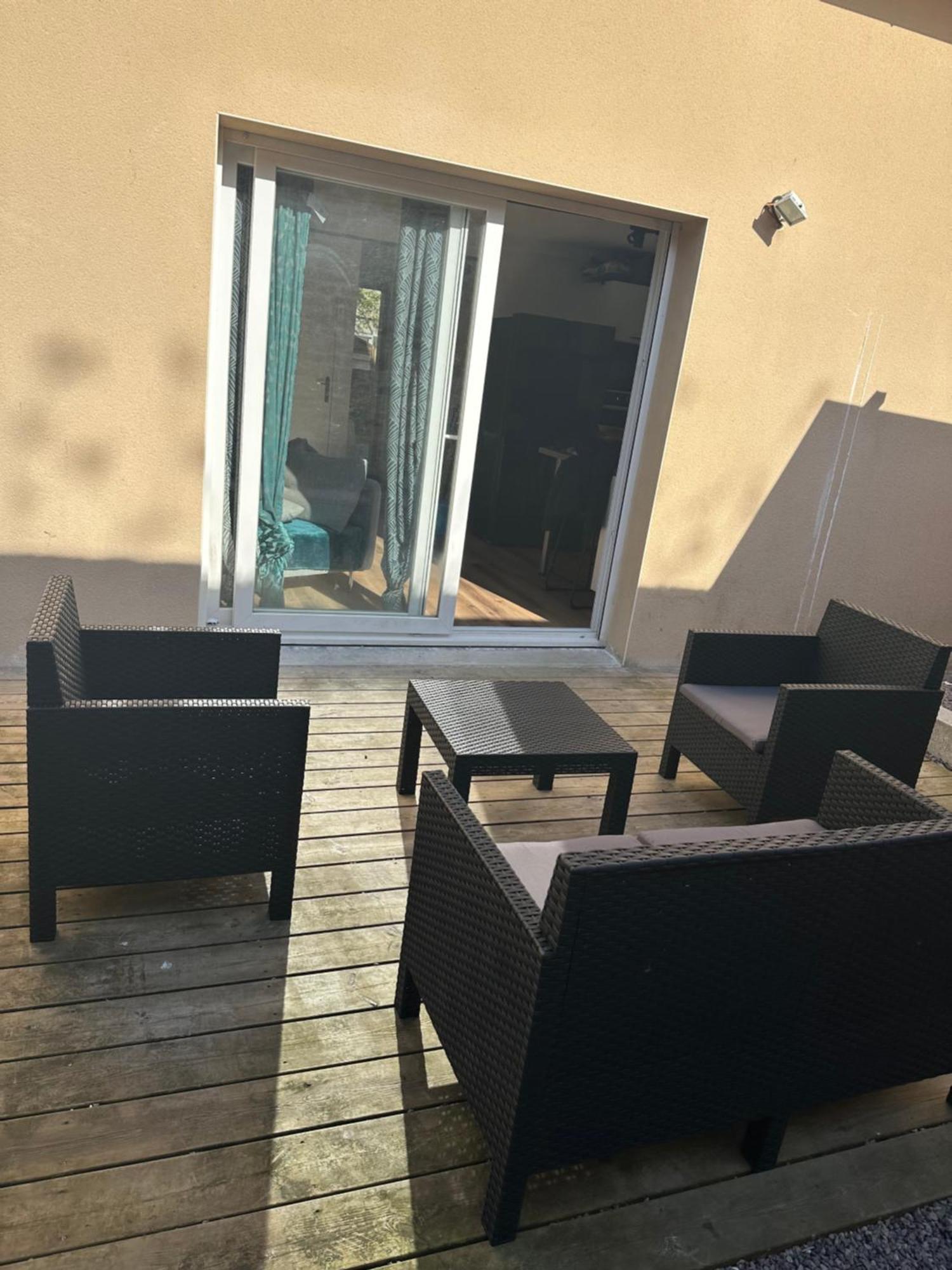 The House , Grand Parking, Proche Gare, Jardin, Jacuzzi *